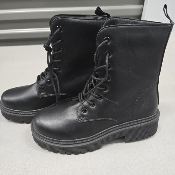 DV Madrin Chunky Combat Boot Size 7 - Picture 5 of 5